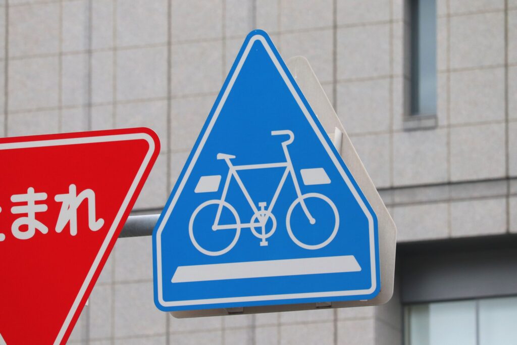 道路標識の基本と意味を徹底解説！重要・間違いやすい標識も紹介