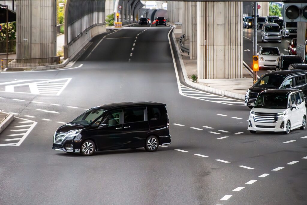 優先道路を見分ける方法とは？迷わず判断できるポイントを解説