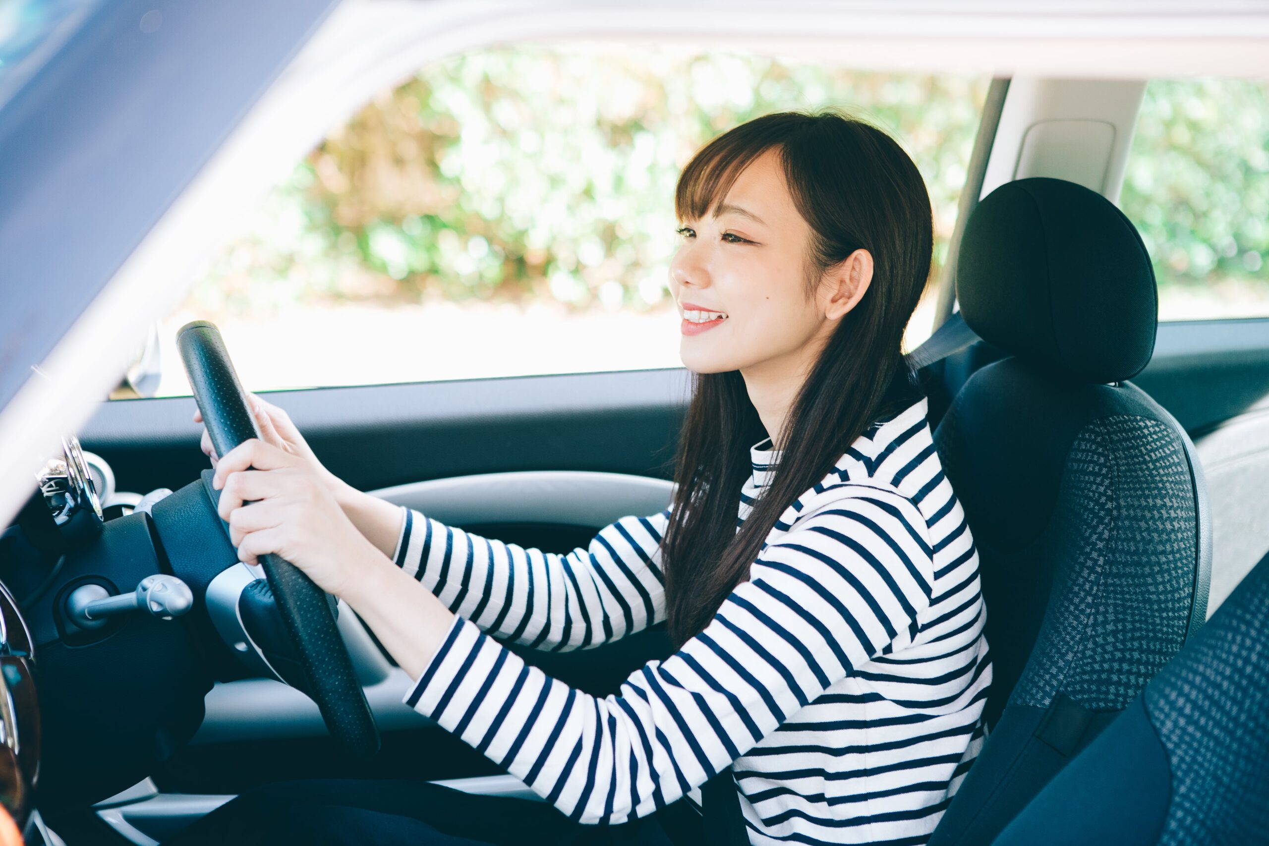 ペーパードライバー必見!車の基本操作から運転する手順について解説