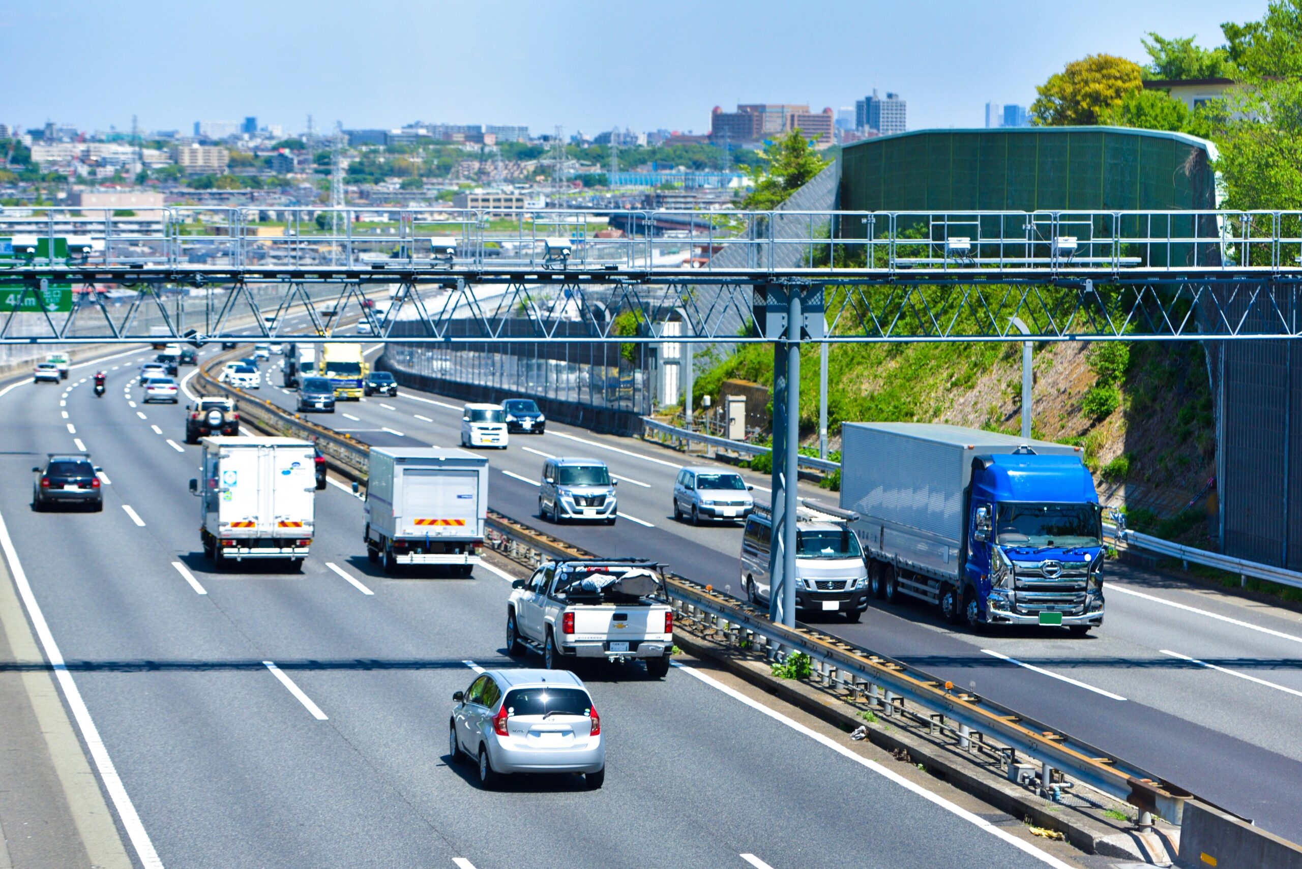 高速道路が怖いペーパードライバー必見!安全運転のポイントを解説