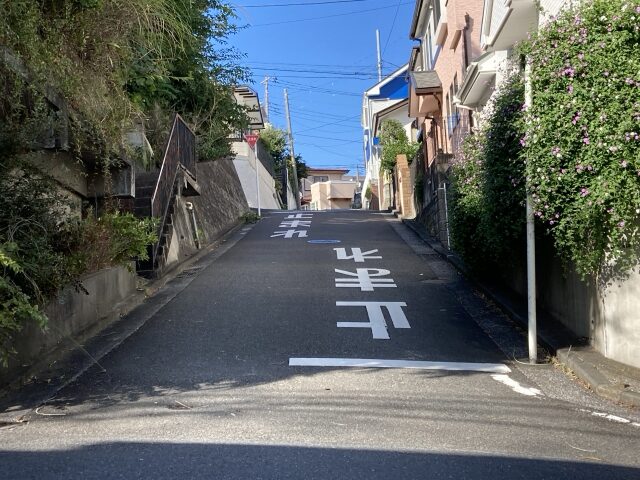 坂道・一方通行が多いエリア：南麻布、赤坂、虎ノ門など