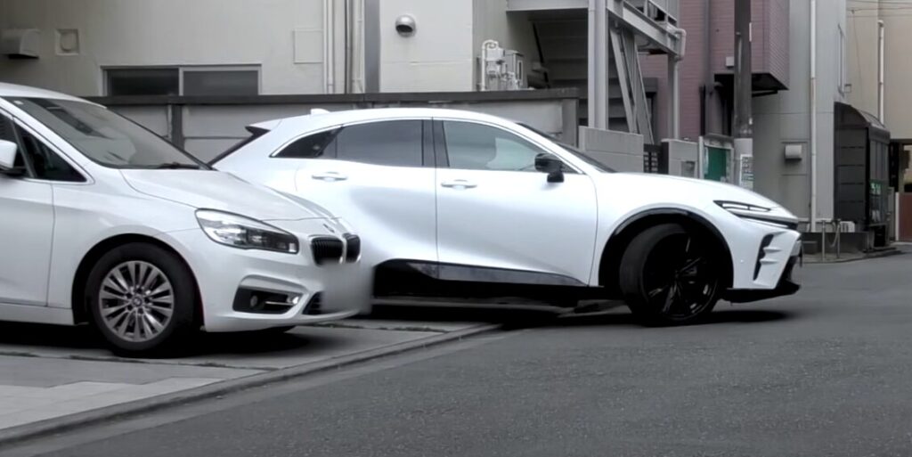 狭い駐車場の出庫
