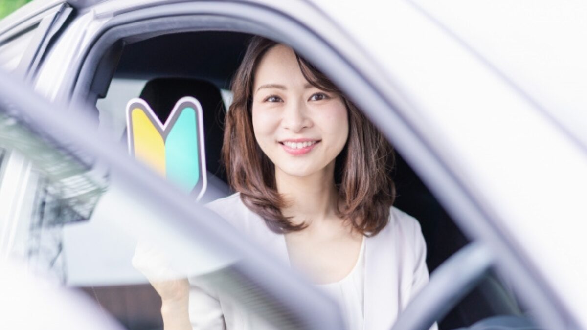 運転する女性