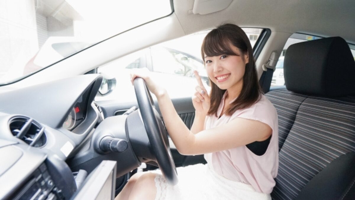 運転する女性