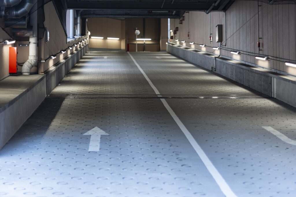 立体駐車場が苦手な理由。急なスロープやカーブ