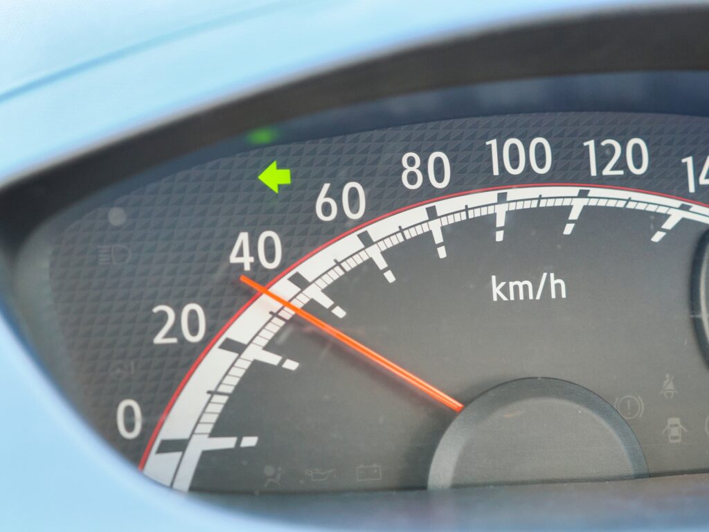 ロータリー停車時はウインカーで合図を出すことを説明する画像