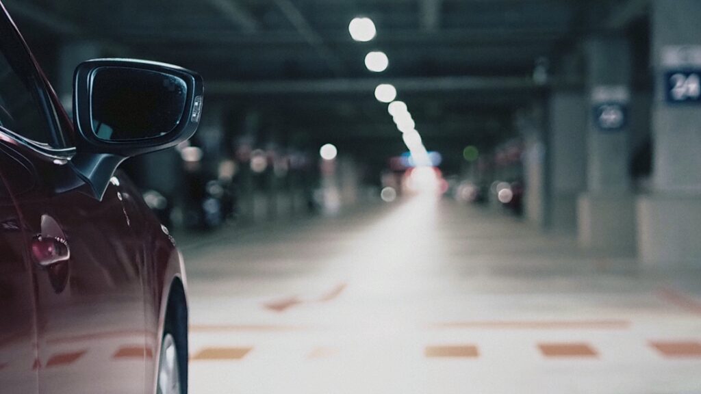 シチュエーション別！立体駐車場で安全に駐車するためのコツ