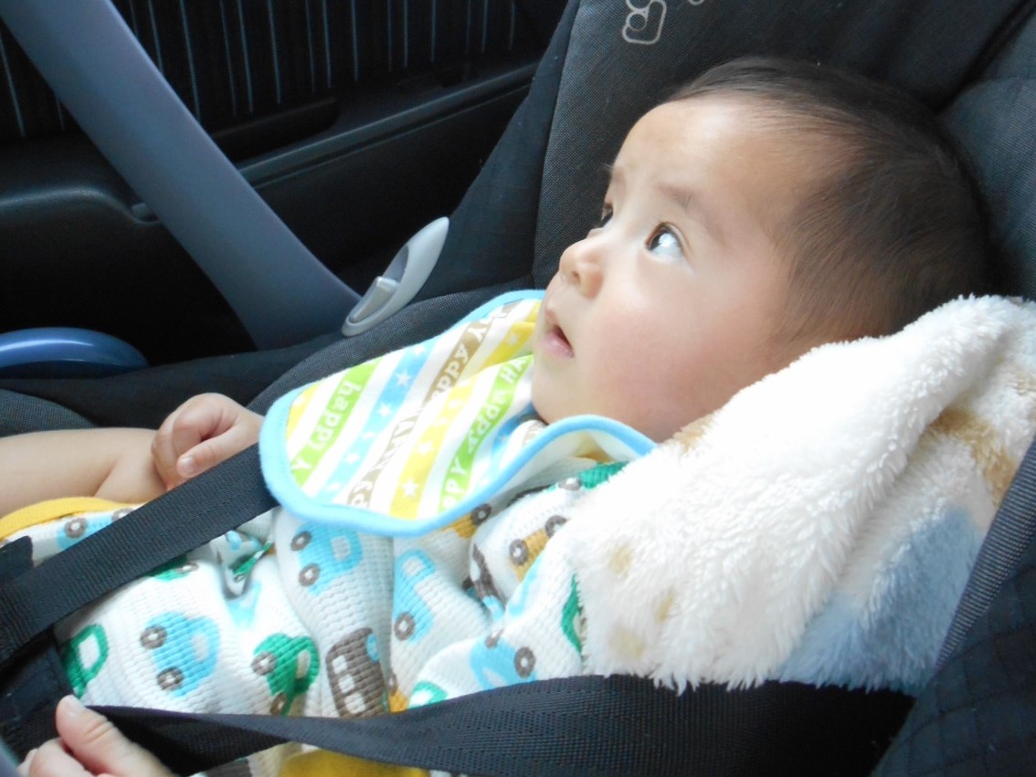 チャイルドシートの赤ちゃん