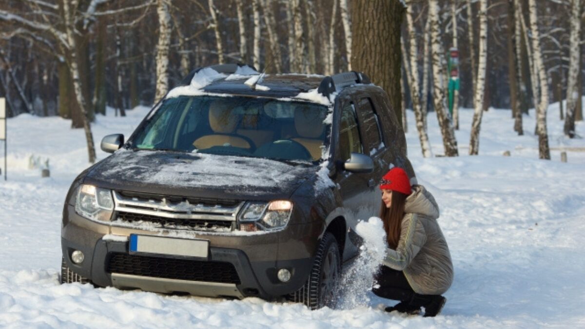 冬の駐車場で起きやすいトラブル