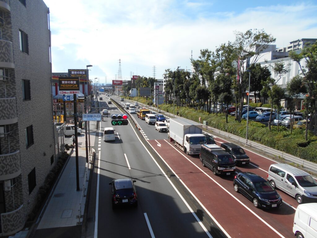 相模原駅周辺の混雑した交差点