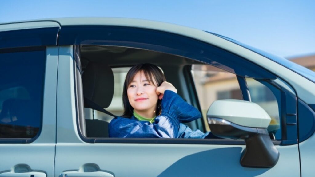 運転する女性