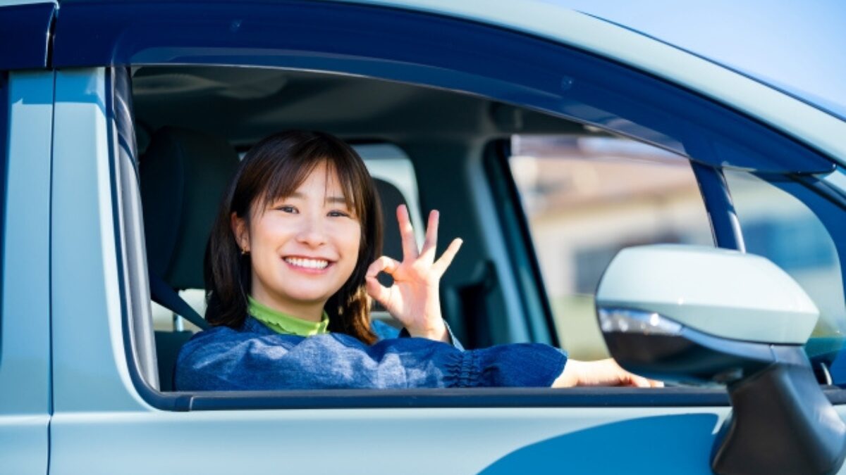 運転する女性