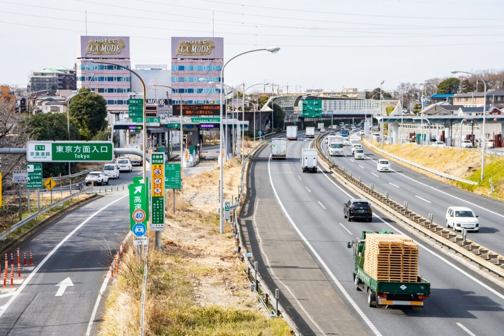 交通量の多い幹線道路エリア（国道16号・穴川IC周辺）