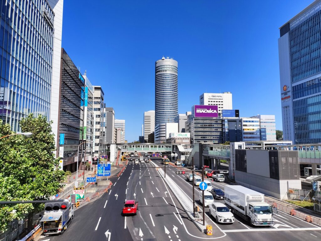 横浜駅周辺の交通状況を示す画像