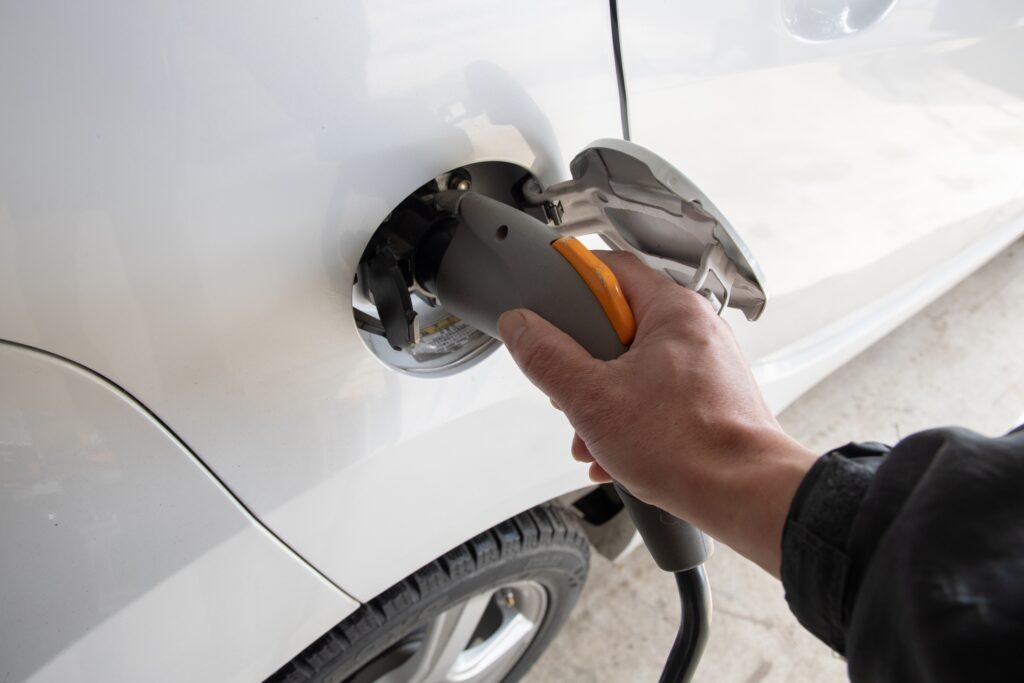 EV(電気自動車)は冠水道路を走行できるのか説明する画像