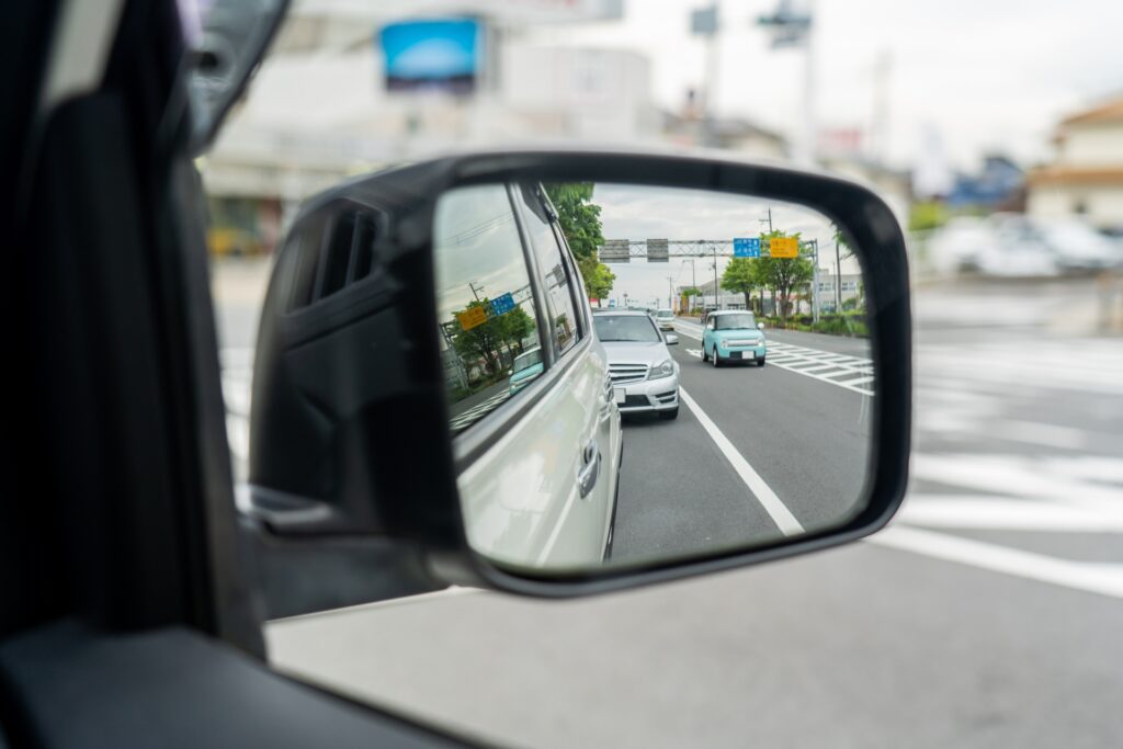 煽り運転をされる車