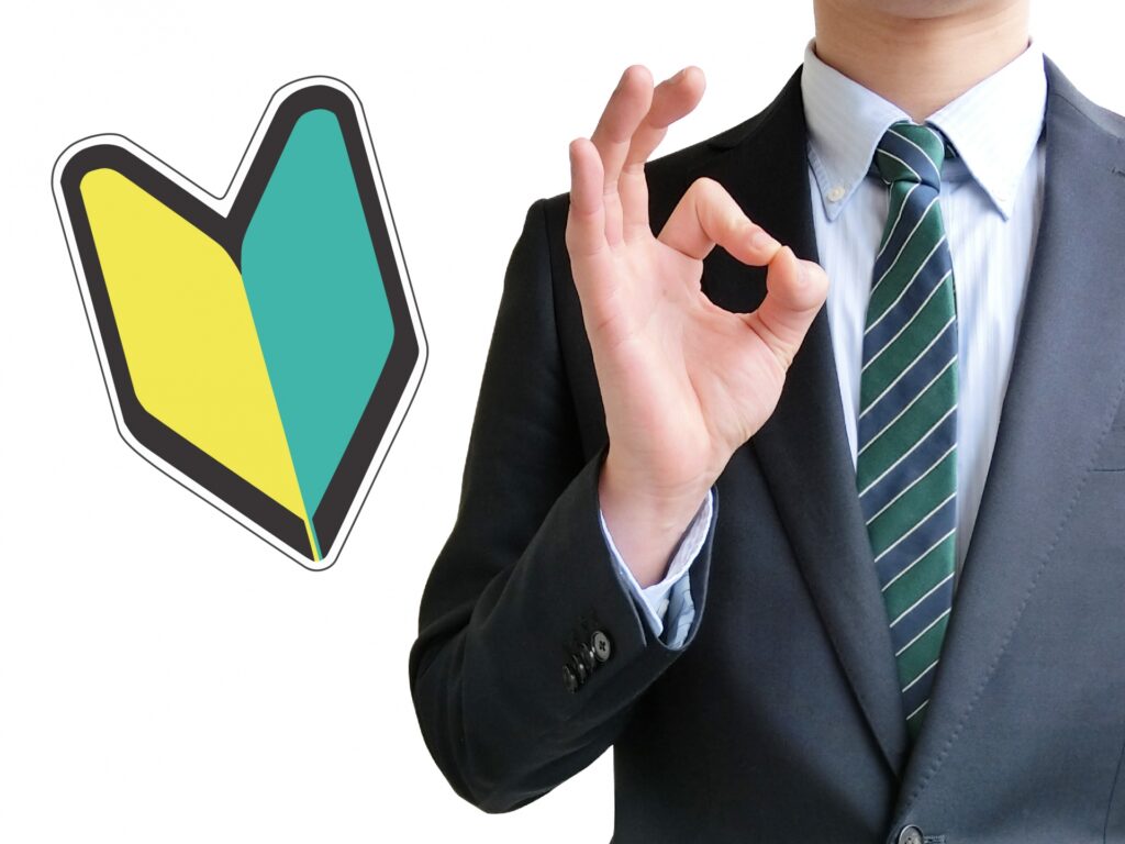 ペーパードライバーも初心者マークを付けていいのか解説する様子